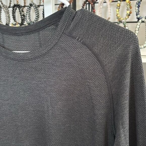 LULULEMON Men's Black Long Sleeve Shirt METAL VENT TECH $78 msrp size XS - Picture 4 of 6